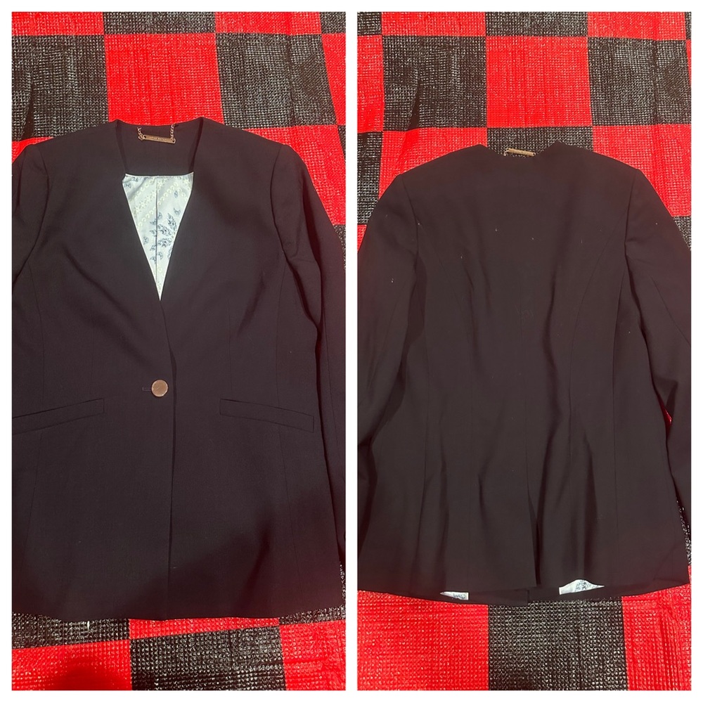 Ted Baker single breasted blazer size 4?
Pit to pit: 17”
Length: 27”